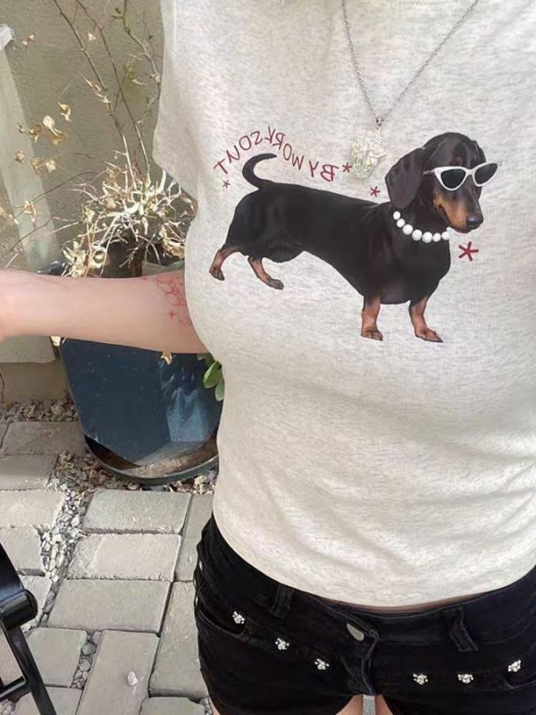 Korean-Style Retro Sausage Dog Printed Short Sleeve T-Shirt for Women, Slim-Fit Summer Top, Stretchy and Flattering Design