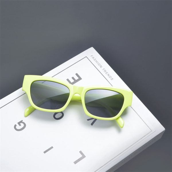 Korean Style Retro Square Sunglasses for Women - Trendy High-End Fashion for Summer Beach Vacations and Street Photography