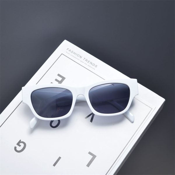 Korean Style Retro Square Sunglasses for Women - Trendy High-End Fashion for Summer Beach Vacations and Street Photography