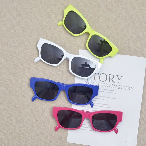 Korean Style Retro Square Sunglasses for Women - Trendy High-End Fashion for Summer Beach Vacations and Street Photography