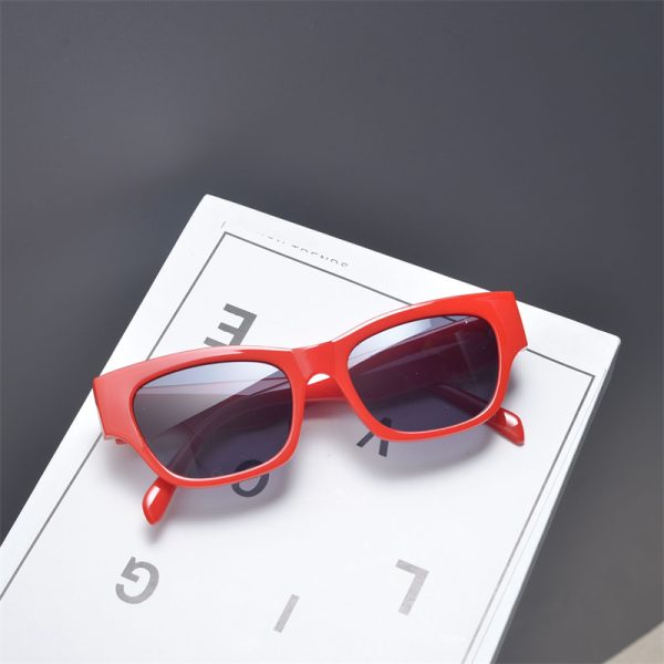 Korean Style Retro Square Sunglasses for Women - Trendy High-End Fashion for Summer Beach Vacations and Street Photography