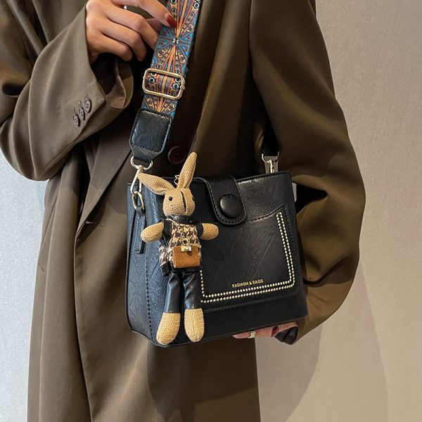 Korean Style Retro Wide Shoulder Strap Crossbody Bag for Women - Versatile Spring/Summer 2025 High-End Bucket Bag