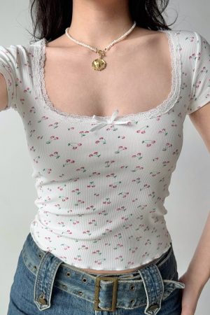 Lace Splicing Short Sleeve T-Shirt for Women - Slim Fit U-Neck Top in European & American Style, Trendy Casual Wear