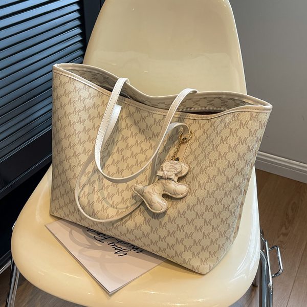Large-Capacity Letter Design Tote Bag for Women - Versatile Summer 2025 Casual Underarm Bag, Trendy Everyday Essential