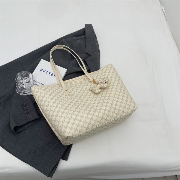 Large-Capacity Letter Design Tote Bag for Women - Versatile Summer 2025 Casual Underarm Bag, Trendy Everyday Essential