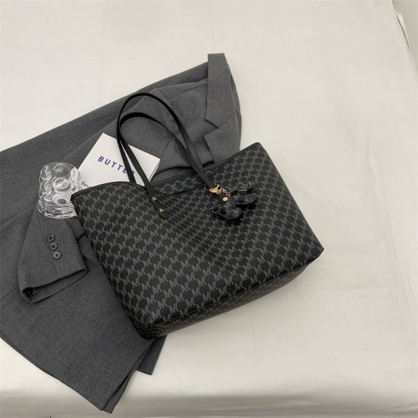 Large-Capacity Letter Design Tote Bag for Women - Versatile Summer 2025 Casual Underarm Bag, Trendy Everyday Essential