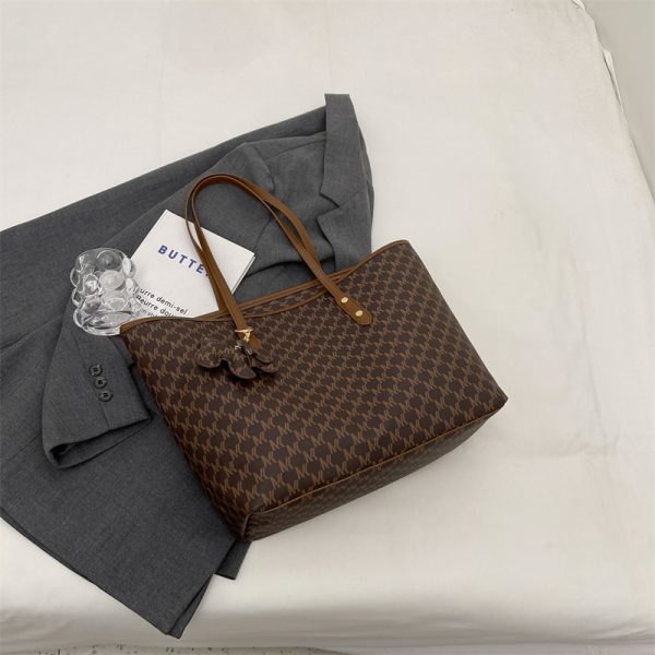 Large-Capacity Letter Design Tote Bag for Women - Versatile Summer 2025 Casual Underarm Bag, Trendy Everyday Essential