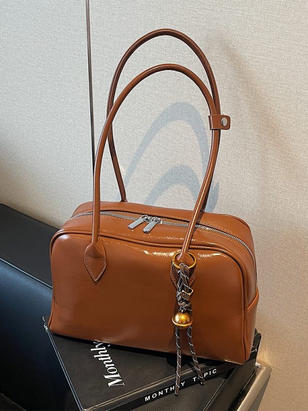Large Capacity Red Shoulder Bag for Women - High-End Summer Fashion Commuting Handbag 2024 Style