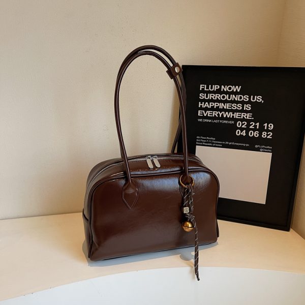 Large Capacity Red Shoulder Bag for Women - High-End Summer Fashion Commuting Handbag 2024 Style