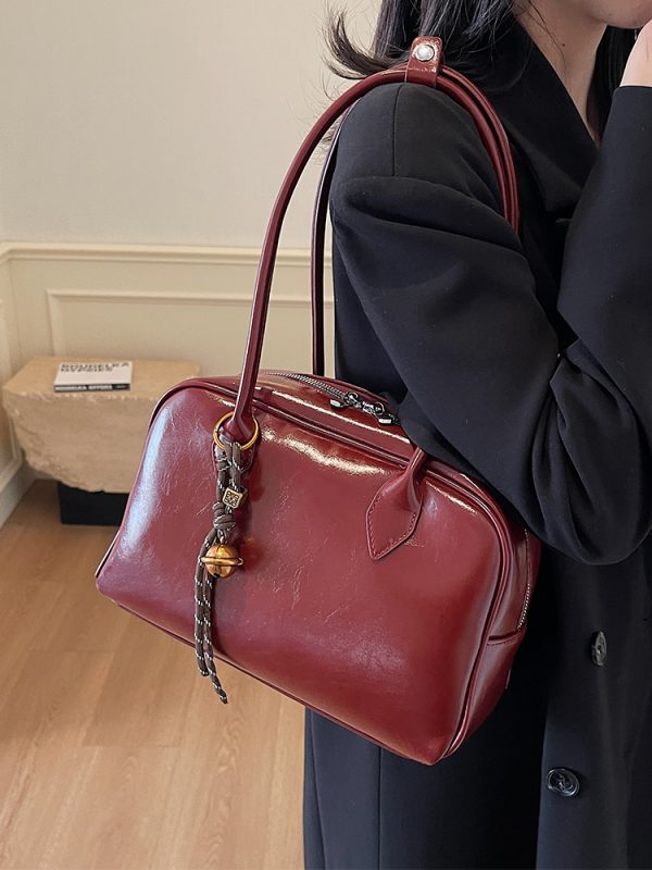 Large Capacity Red Shoulder Bag for Women - High-End Summer Fashion Commuting Handbag 2024 Style