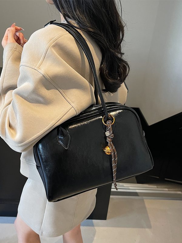 Large Capacity Red Shoulder Bag for Women - High-End Summer Fashion Commuting Handbag 2024 Style