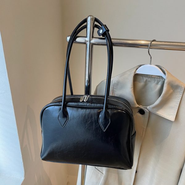 Large Capacity Red Shoulder Bag for Women - High-End Summer Fashion Commuting Handbag 2024 Style