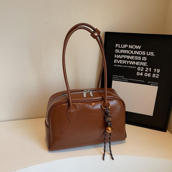 Large Capacity Red Shoulder Bag for Women - High-End Summer Fashion Commuting Handbag 2024 Style
