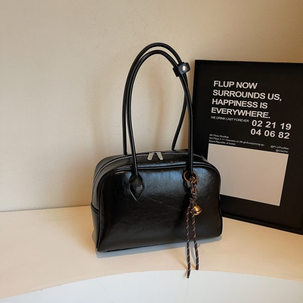 Large Capacity Red Shoulder Bag for Women - High-End Summer Fashion Commuting Handbag 2024 Style