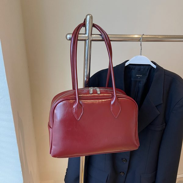 Large Capacity Red Shoulder Bag for Women - High-End Summer Fashion Commuting Handbag 2024 Style