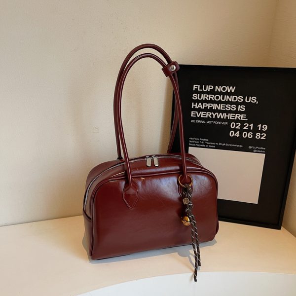 Large Capacity Red Shoulder Bag for Women - High-End Summer Fashion Commuting Handbag 2024 Style