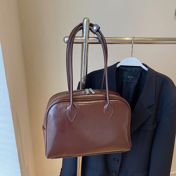 Large Capacity Red Shoulder Bag for Women - High-End Summer Fashion Commuting Handbag 2024 Style