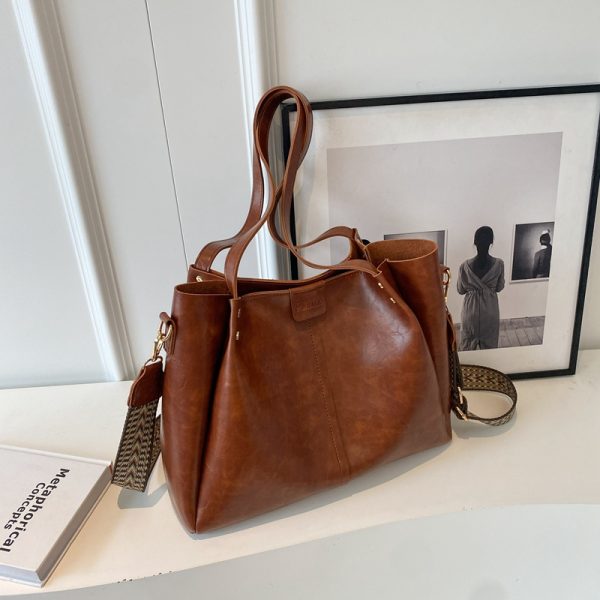 Large-Capacity Shoulder Bag for Commuting - Women's Retro Tote in Korean Style for Spring/Summer 2025 Fashion