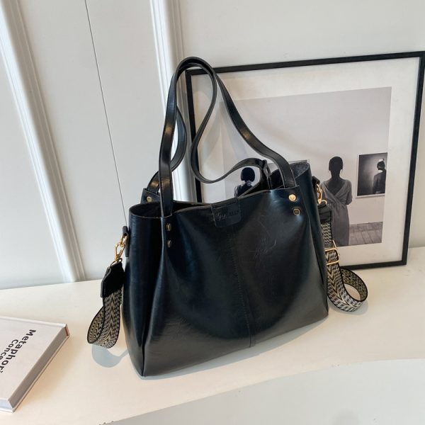 Large-Capacity Shoulder Bag for Commuting - Women's Retro Tote in Korean Style for Spring/Summer 2025 Fashion