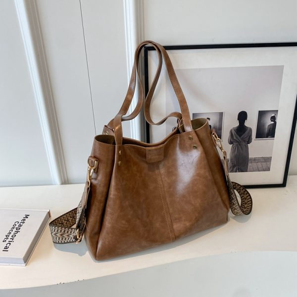 Large-Capacity Shoulder Bag for Commuting - Women's Retro Tote in Korean Style for Spring/Summer 2025 Fashion