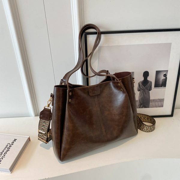 Large-Capacity Shoulder Bag for Commuting - Women's Retro Tote in Korean Style for Spring/Summer 2025 Fashion