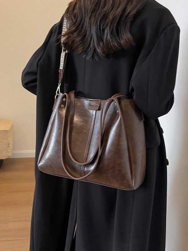 Large-Capacity Shoulder Bag for Commuting - Women's Retro Tote in Korean Style for Spring/Summer 2025 Fashion