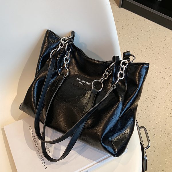 Large Capacity Women's Retro Shoulder Bag - Versatile Commuting Tote for Spring/Summer 2025 Fashion
