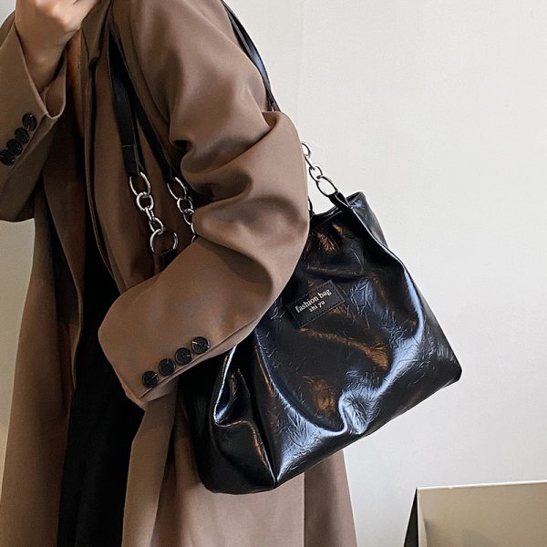 Large Capacity Women's Retro Shoulder Bag - Versatile Commuting Tote for Spring/Summer 2025 Fashion