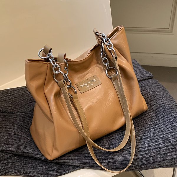 Large Capacity Women's Retro Shoulder Bag - Versatile Commuting Tote for Spring/Summer 2025 Fashion