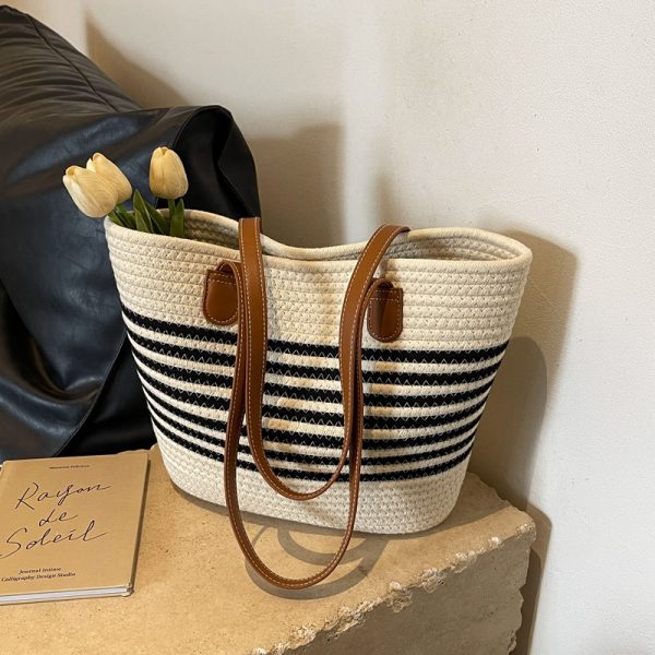 Large Capacity Woven Tote Bag for Women - Versatile Shoulder Bag for Autumn 2025, Perfect for Beach Vacations and Everyday Use