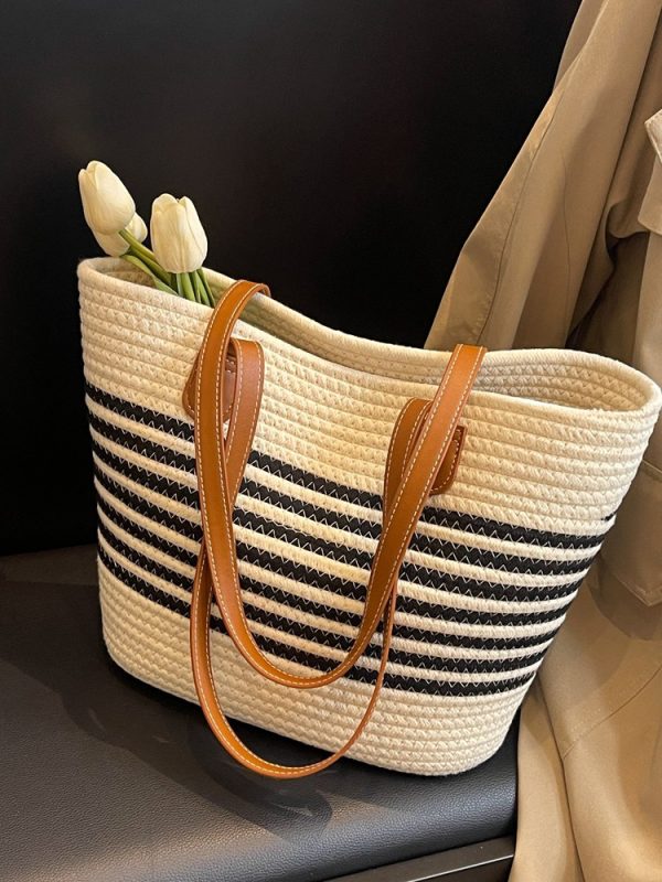 Large Capacity Woven Tote Bag for Women - Versatile Shoulder Bag for Autumn 2025, Perfect for Beach Vacations and Everyday Use
