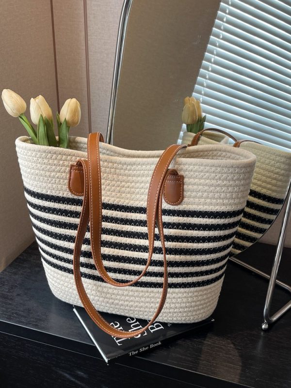 Large Capacity Woven Tote Bag for Women - Versatile Shoulder Bag for Autumn 2025, Perfect for Beach Vacations and Everyday Use