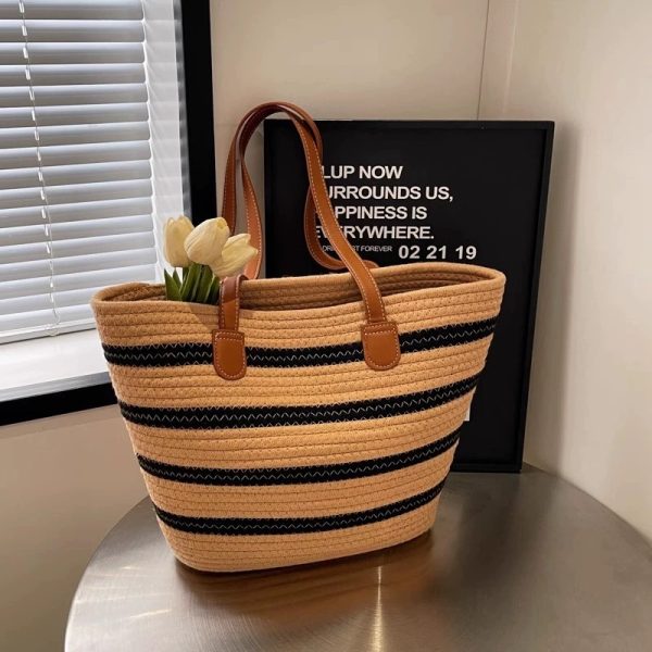 Large Capacity Woven Tote Bag for Women - Versatile Shoulder Bag for Autumn 2025, Perfect for Beach Vacations and Everyday Use