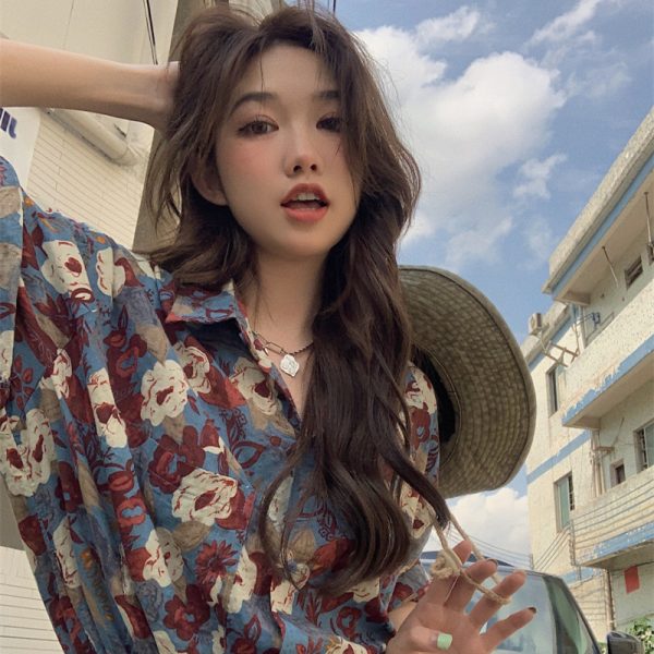 Loose Floral Short-Sleeve Shirt for Women - Retro Hong Kong Style Hawaiian Beach Top, Unique Niche Trendy Fashion