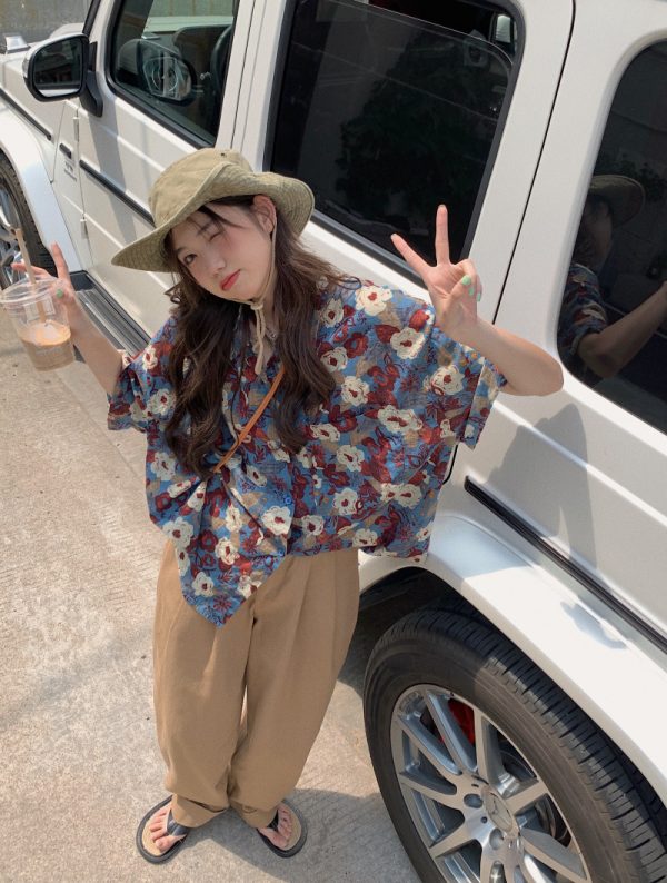 Loose Floral Short-Sleeve Shirt for Women - Retro Hong Kong Style Hawaiian Beach Top, Unique Niche Trendy Fashion