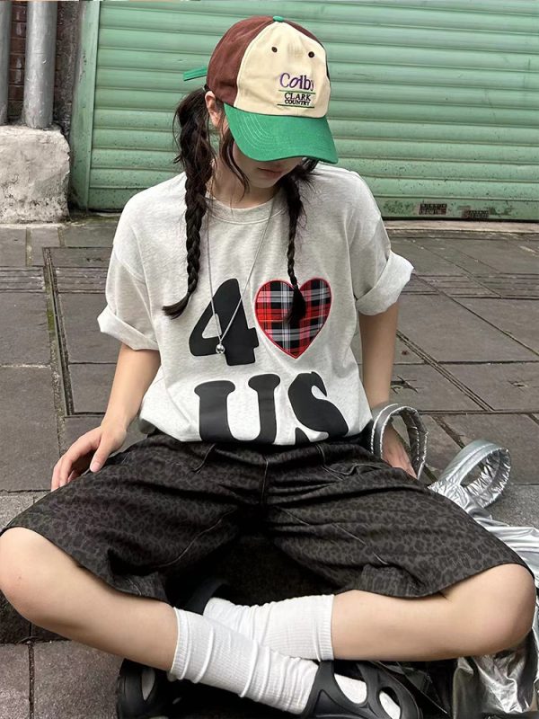 Loose Unisex Short Sleeve T-Shirt with Embroidered Heart - Summer Plaid Design, Trendy Casual Wear for Couples