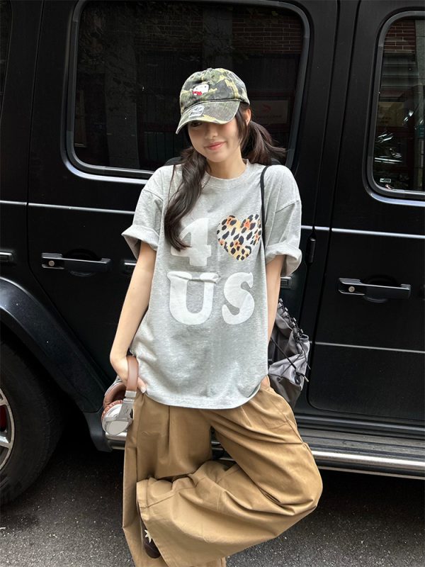 Loose Unisex Short Sleeve T-Shirt with Embroidered Heart - Summer Plaid Design, Trendy Casual Wear for Couples
