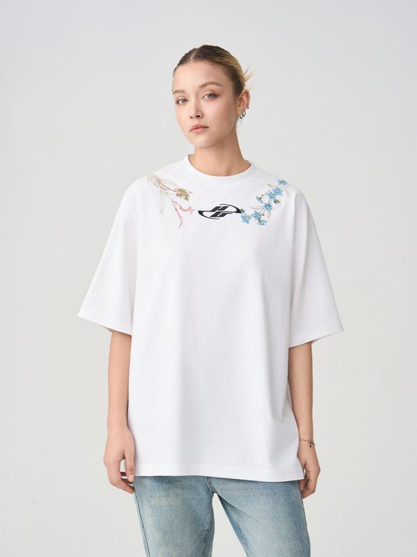 Minimalist Chinese-Style Floral Wreath Embroidery Short-Sleeve T-Shirt - Trendy 90s Inspired Design