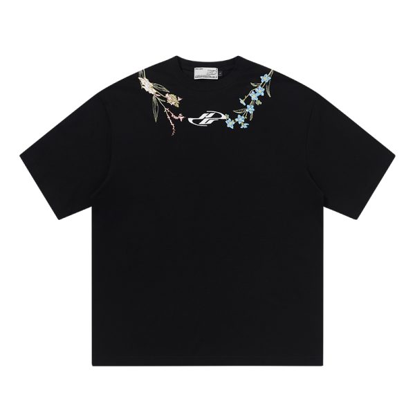Minimalist Chinese-Style Floral Wreath Embroidery Short-Sleeve T-Shirt - Trendy 90s Inspired Design