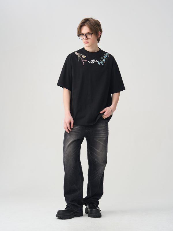 Minimalist Chinese-Style Floral Wreath Embroidery Short-Sleeve T-Shirt - Trendy 90s Inspired Design