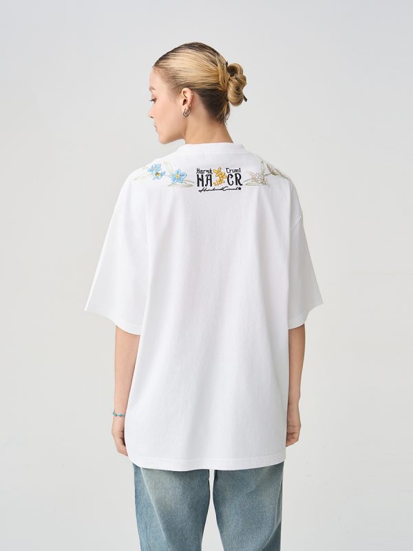Minimalist Chinese-Style Floral Wreath Embroidery Short-Sleeve T-Shirt - Trendy 90s Inspired Design