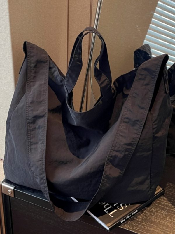 Minimalist Large Capacity Women's Canvas Tote Bag - Versatile Crossbody Design for Lazy Style and Everyday Use