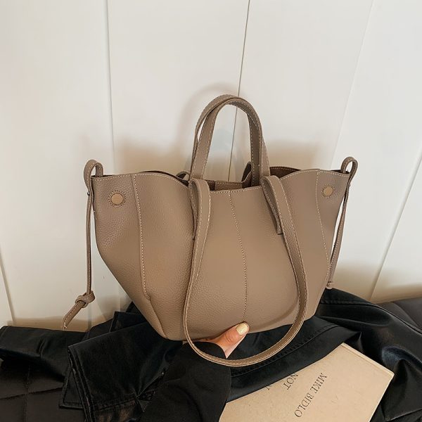 Minimalist Women's Shoulder Bag - Versatile Retro Underarm Handbag for Commuting, High-End Fashion, Autumn 2025