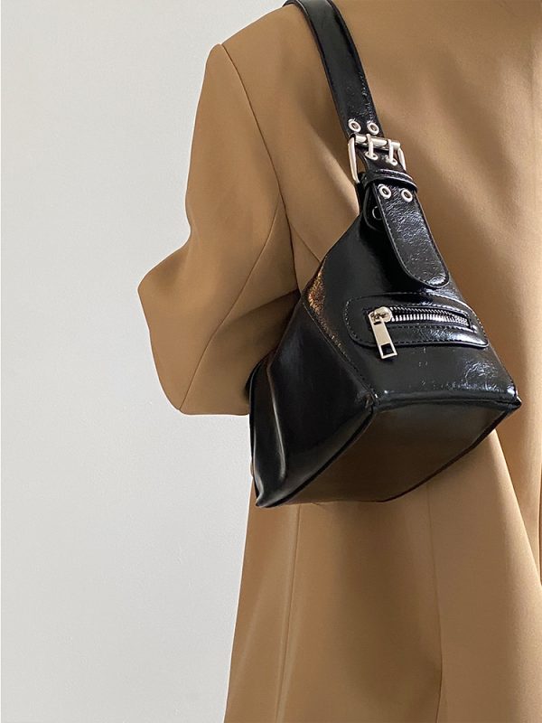 New Women's Motorcycle Underarm Bag, Niche Design Oil Wax Leather Shoulder Tote, Trendy Small Bag for Hot Girl Style