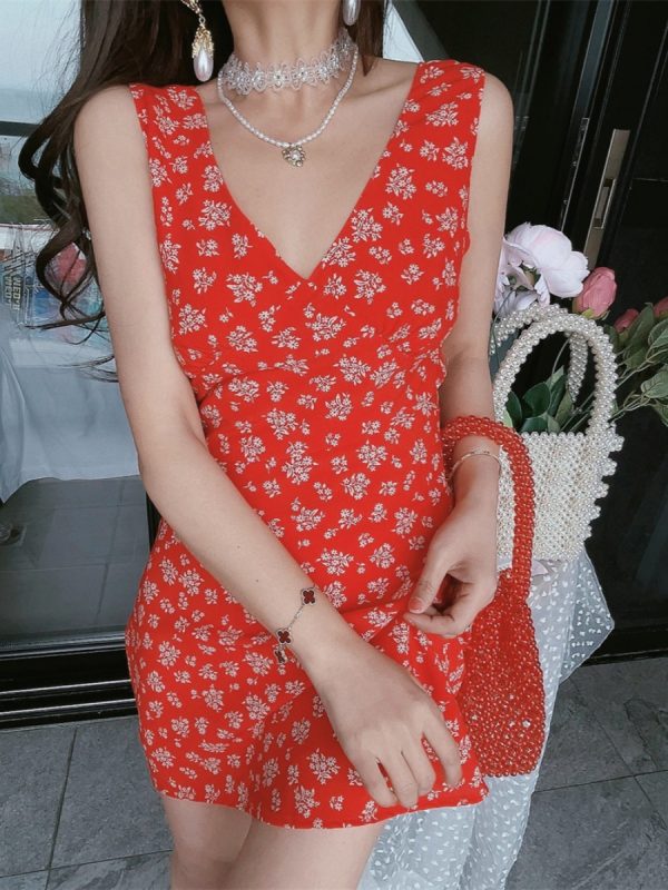 Oversized Floral Vacation Dress with French V-Neck and Waist-Cinching Detail - Spring/Summer 2025 Trendy Short Skirt