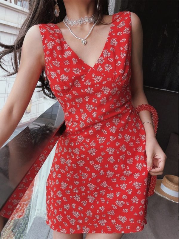 Oversized Floral Vacation Dress with French V-Neck and Waist-Cinching Detail - Spring/Summer 2025 Trendy Short Skirt