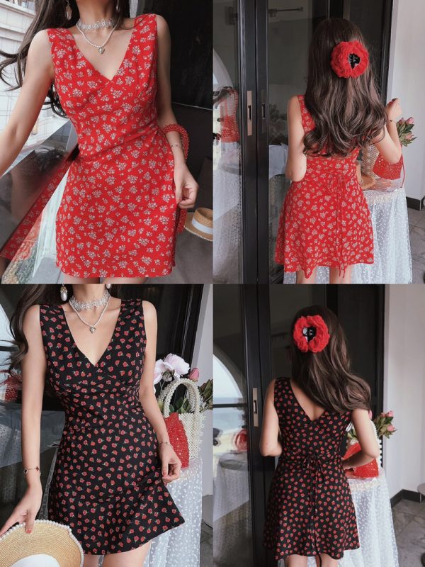 Oversized Floral Vacation Dress with French V-Neck and Waist-Cinching Detail - Spring/Summer 2025 Trendy Short Skirt
