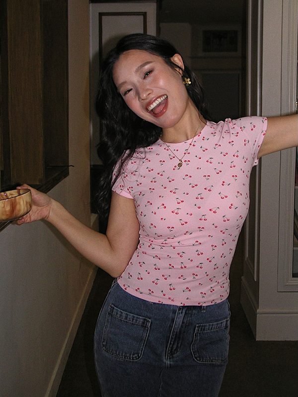 Pink Floral Slim-Fit Short Sleeve T-Shirt for Women - French Print Tight-Fitting Tee for Hot Girls, Y2K Style