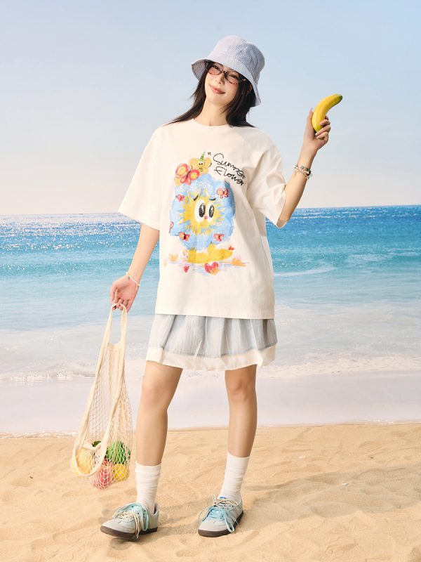 Playful Hand-Painted Apple Tree Print Loose Round Neck Short Sleeve T-Shirt for Men and Women - Casual Unisex Fashion Top