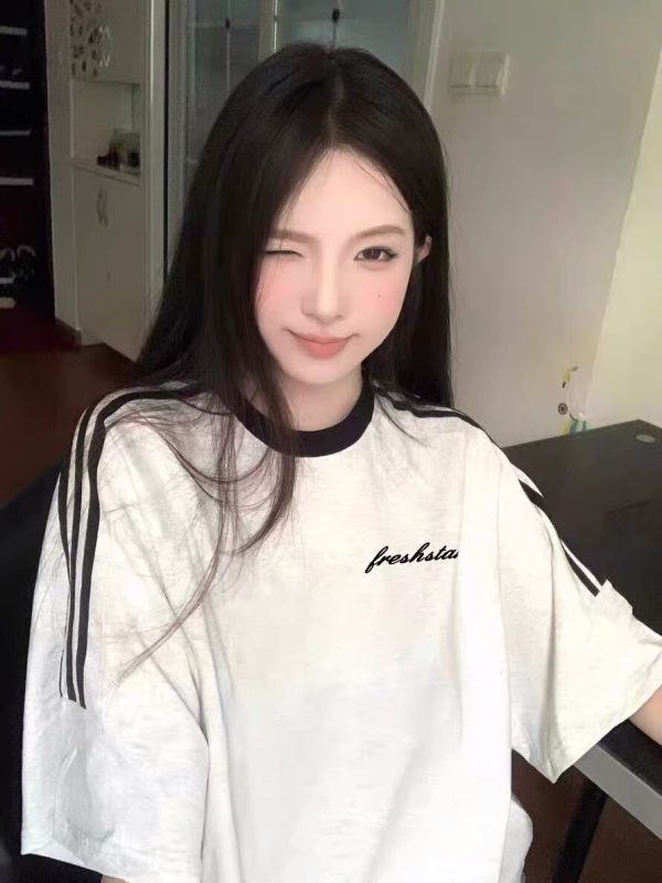 Plus Size American Retro Three-Stripe Cotton Short Sleeve T-Shirt for Women - Chic Loose Fit Hong Kong Style Top